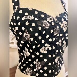 𝅺HOT Topic Scull cami crop top, Size Small